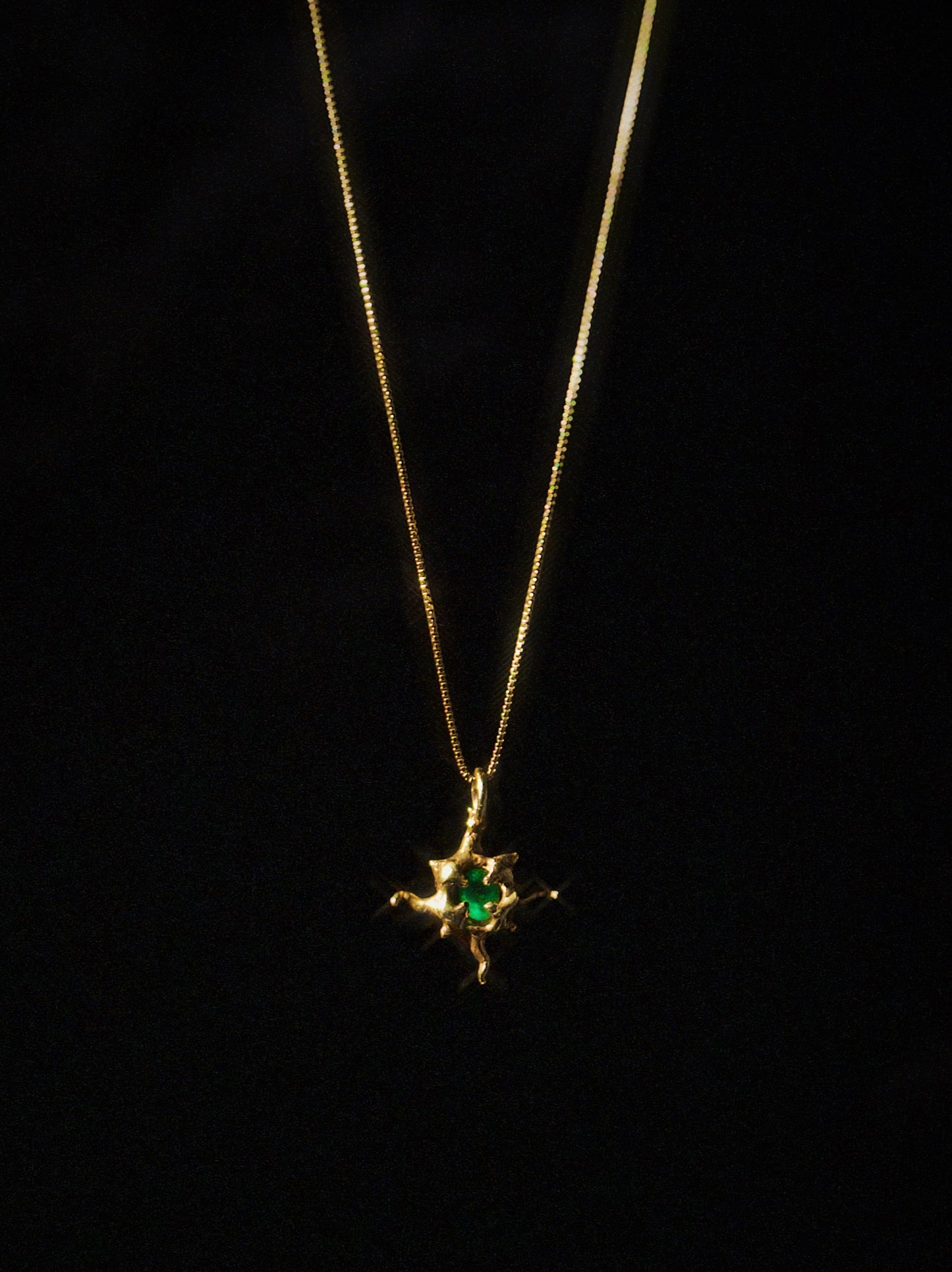 Colgante OMEGA enchape oro