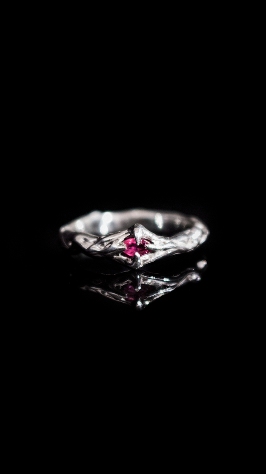 Anillo BÉSAME MUCHO rubí