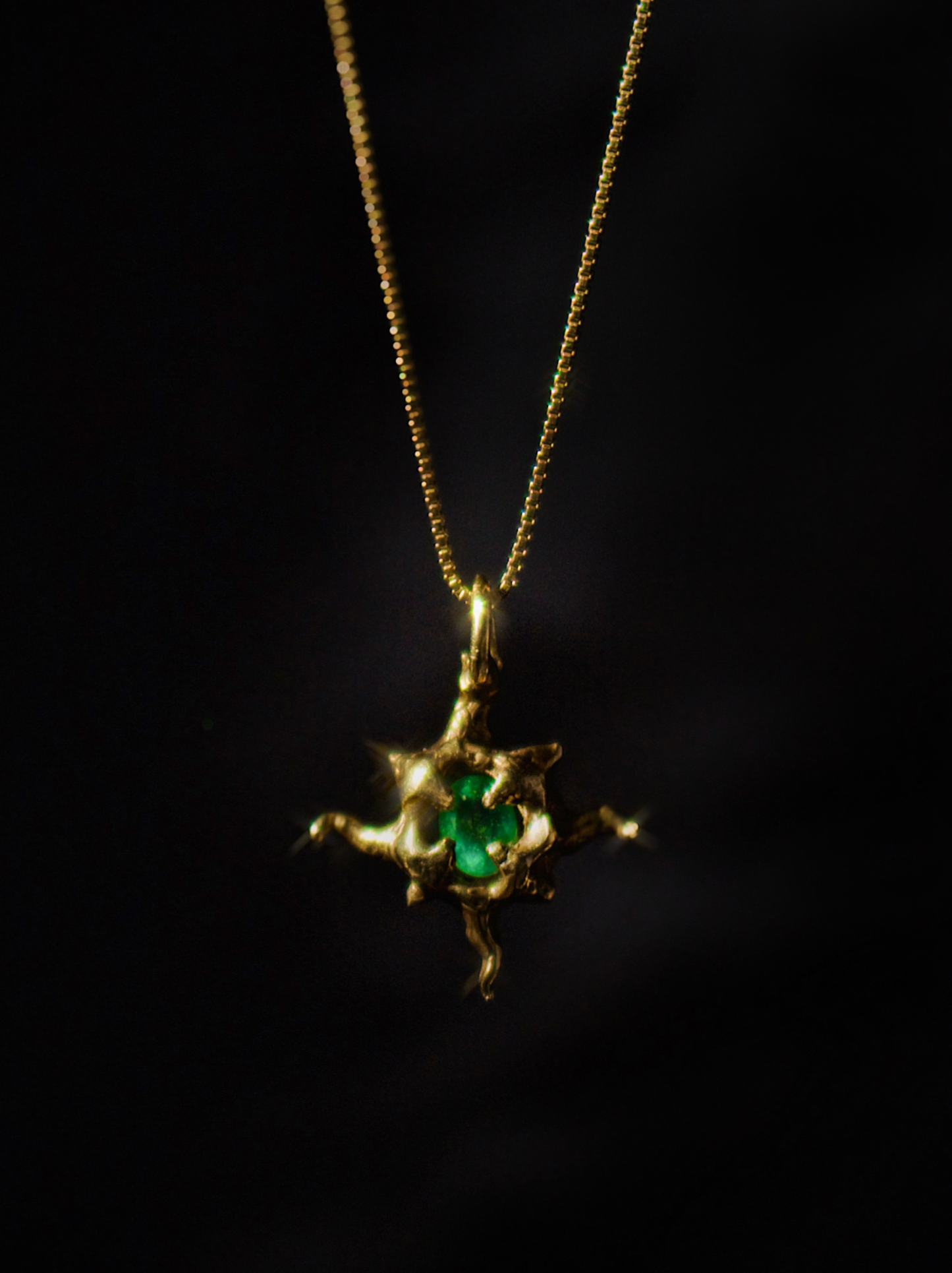 Colgante OMEGA enchape oro